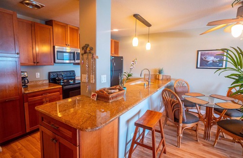 Kailua-Kona Condo | Romantic Penthouse Oceanfront Condo with AC and Fabulous Views