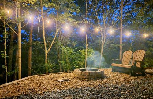 Sevierville House | Romantic, Private Cabin in Smokies Hot Tub Firepit
