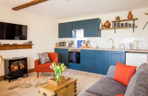 Hythe Cabin | Romantic retreat. Private and peaceful wooded location. nPrivate hot tub.