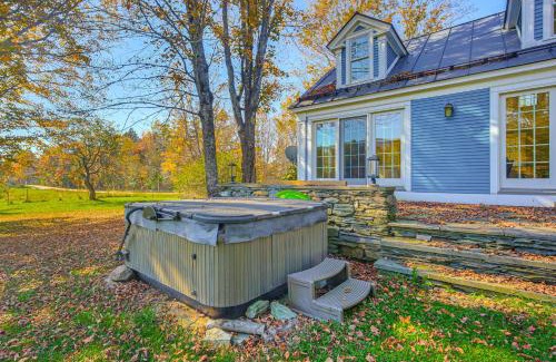 Rochester House | Romantic, Secluded Vermont Getaway with Hot Tub