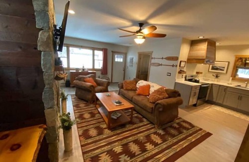 Bolton Landing Apartment | Romantic Spring Getaway-Close to Bolton downtown