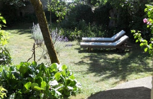 Varaignes House | romantic stone house, very quiet in the nature park