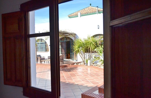 Felix Apartment | ROMANTIC STUDIO IN BEAUTIFUL RIVER VILLA NEAR THE SEA