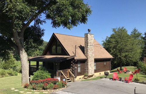 Sevierville Cabin | Romantic Valley Dream Nov 2-4, 22-25 Book Now!