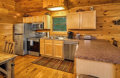 Caton Cabin | Romantic Value Cabin - Pool Table, Hot Tub