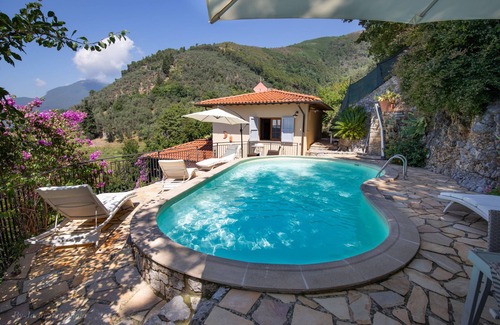 Forte dei Marmi Villa | ROMANTIC VILLA ⭐ POOL ⭐ SEA VIEW, WALL BOX