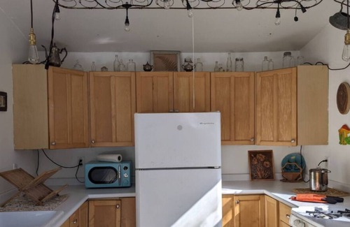 Burnsville House | Romantic Yome Retreat with Greenhouse Shower!