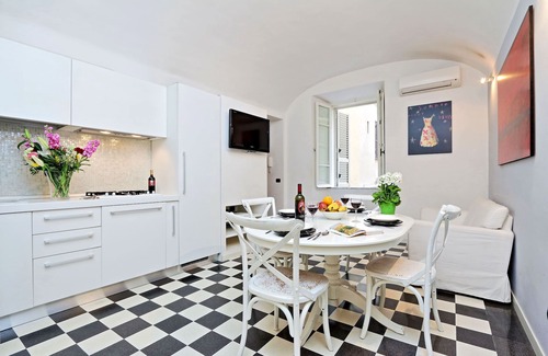 Monti Apartment | Rome Accommodation near Colosseum & Roman Forums-Prestigious Apartment Sleep 9