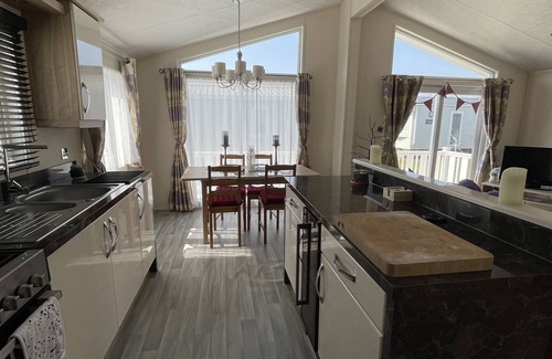 St Mary's Bay Apartment | Romney Lodge - in the heart of a holiday park