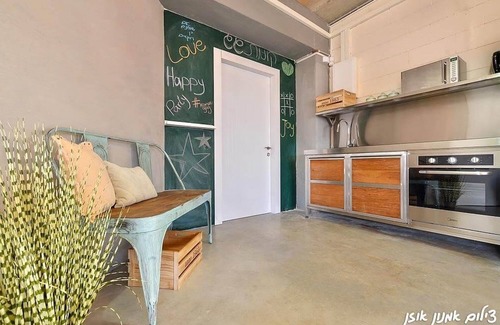 Petah Tikva Villa | Roof Top Party place for upto 50 people, central Israel