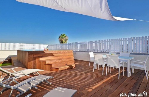 Petah Tikva Villa | Roof Top Party place for upto 50 people, central Israel
