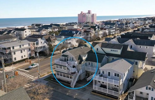 North End House | Roofline Ocean View - Steps to beach and boardwalk!