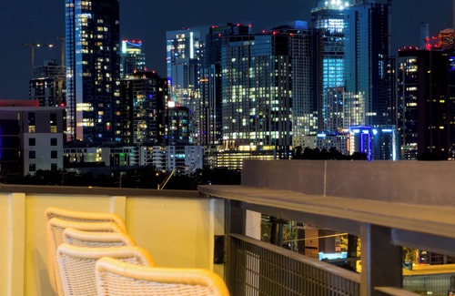 Riverside House | Rooftop Jungle with Skyline Views