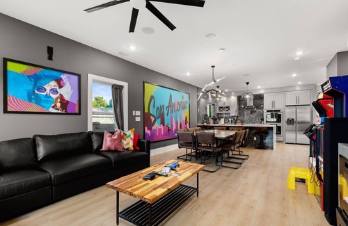 Downtown San Antonio House | Rooftop Karaoke w/City Views, HotTub, Pool, Games