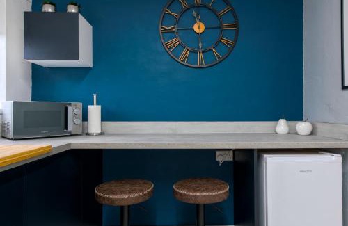 Chapeltown House | Rookwood house - spacious home with free parking - Short Stay Leeds