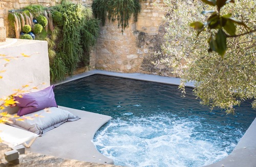 Collias Apartment | Room '12' with shared pool, Wi-Fi and air conditioning