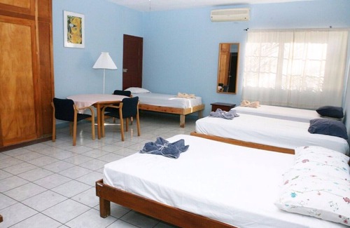 Managua Bed & Breakfast | ROOM 2-B - 4 SINGLE BEDS