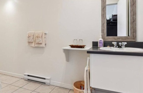 Saint Donat Bed & Breakfast | Room 2: The Quebecer