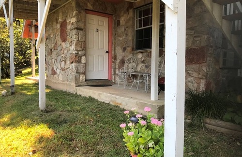 Jasper Cabin | Room 3-Historic Little Switzerland -