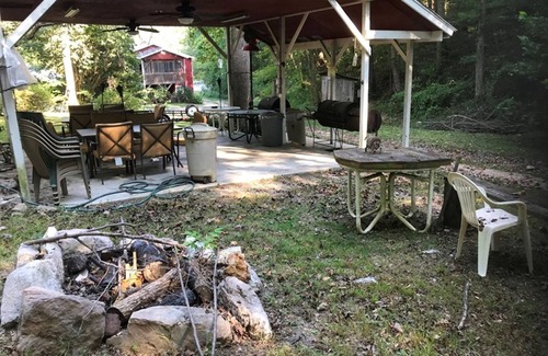 Jasper Cabin | Room 3-Historic Little Switzerland -