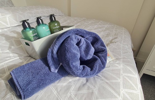 Iver House | Room 4 - Double bed - 2nd floor - Wifi and is a 2 min walk from Iver station