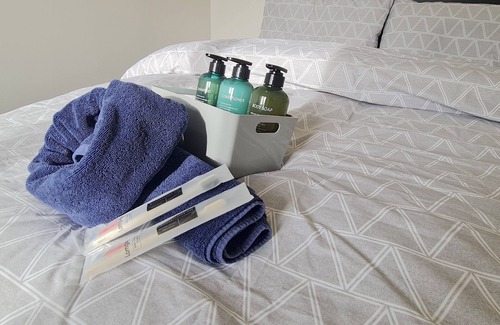 Iver House | Room 4 - Double bed - 2nd floor - Wifi and is a 2 min walk from Iver station