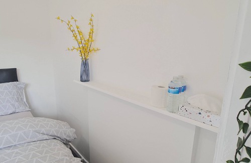 Iver House | Room 4 - Double bed - 2nd floor - Wifi and is a 2 min walk from Iver station
