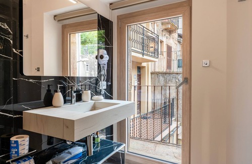 Mistretta Apartment | Room '4' with Sea View, Wi-Fi and Air Conditioning