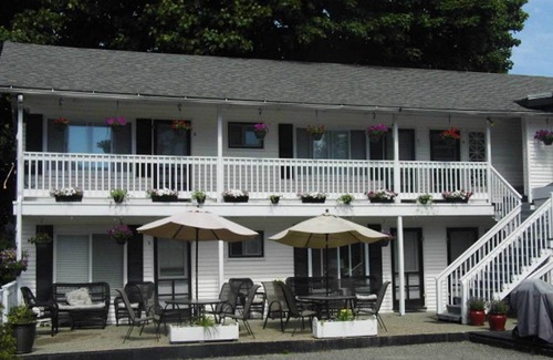 Otter Creek Apartment | Room 5 at the Otter Creek Inn