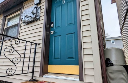 Lewiston Apartment | Room 5 - Riverside Motel - 1 Queen, 1 twin