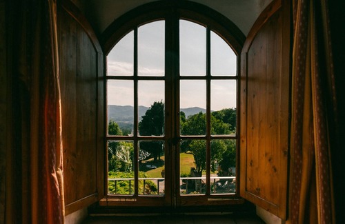 San Donato in Fronzano Apartment | Room '73 H Fattoria Degli Usignoli Tripla' with Shared Pool, Wi-Fi and Air Conditioning