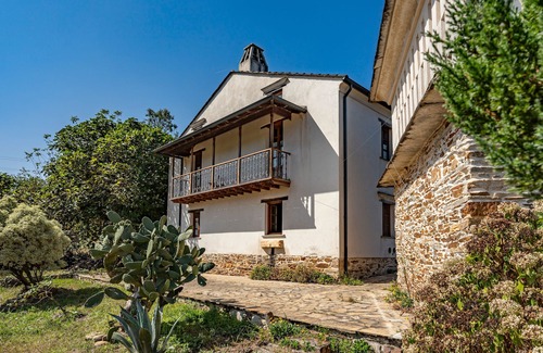 Mondonedo Apartment | Room A Penela in Mondoñedo with terrace, shared garden, and Wi-Fi