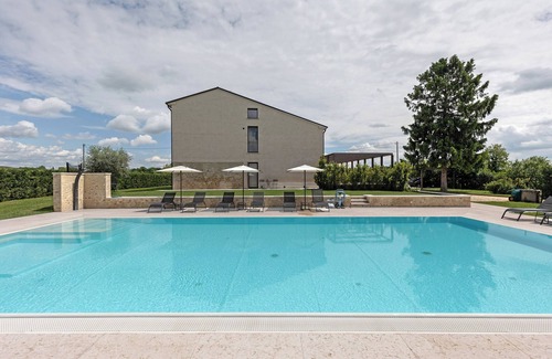 Sona Apartment | Room 'Agr Casa Pezzo Tripla 1' with Shared Pool, Wi-Fi and Air Conditioning