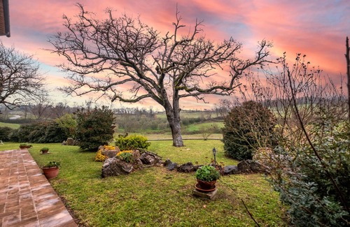 Catabbio Apartment | Room 'Blu' with Shared Pool and Shared Garden