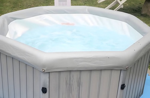 Catabbio Apartment | Room 'Blu' with Shared Pool and Shared Garden