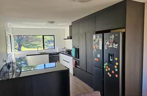 Christchurch House | Room by the golf course with ensuite an Spa