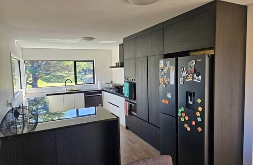 Christchurch House | Room by the golf course with ensuite and spa