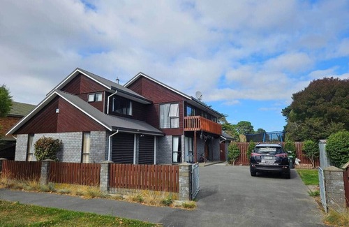 Christchurch House | Room by the golf course with ensuite and spa