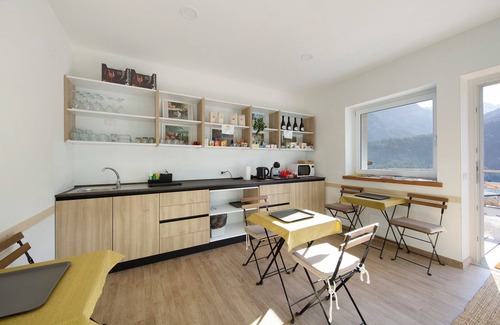 Domegge di Cadore Apartment | Room 'Camera K Giallo' with Lake View, Shared Terrace and Wi-Fi