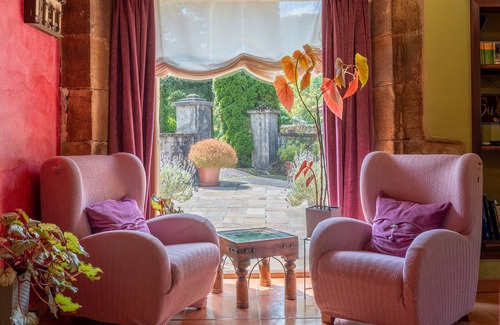 Santianes de Ola Apartment | Room 'Carbayu' with Mountain View, Shared Garden and Wi-Fi