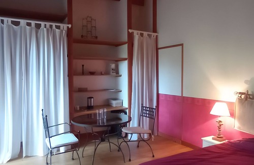 Riberac Bed & Breakfast | Room 'Chambre A' with Shared Pool, Wi-Fi and Air Conditioning