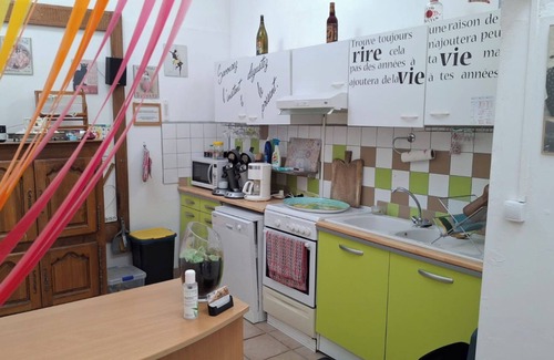 Montbrun-les-Bains Apartment | Room 'Coquelicot' with Mountain View, Shared Terrace and Wi-Fi