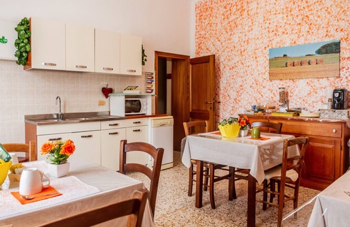 Grosseto Apartment | Room 'Corbezzolo' with Shared Garden and Wi-Fi