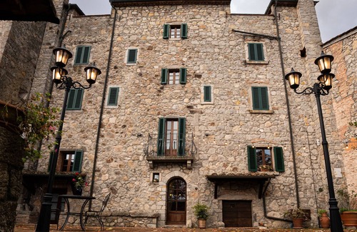 Torniella Apartment | Room 'Del Chiodo - Uva Spina' with Mountain View, Shared Terrace and Wi-Fi