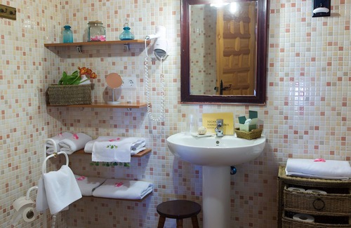 Castronuno House | Room 'Desvan' with Shared Garden and Wi-Fi