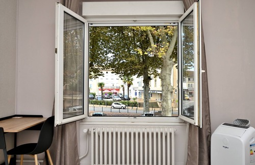 Salies-du-Salat Apartment | Room 'Double Room' with Shared Terrace, Wi-Fi and Air Conditioning