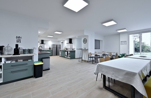 Salies-du-Salat Apartment | Room 'Double Room' with Shared Terrace, Wi-Fi and Air Conditioning