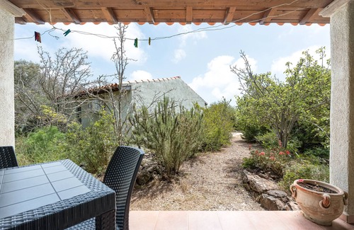 Orosei Apartment | Room 'Fuile E Mare' with Sea View, Wi-Fi and Air Conditioning