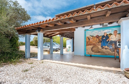 Orosei Apartment | Room 'Fuile E Mare' with Sea View, Wi-Fi and Air Conditioning