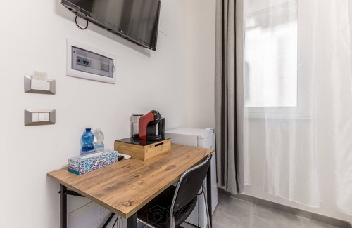 Quartiere XXII Collatino Apartment | Room 'Gordiani Guest House - Green' with Balcony, Wi-Fi and Air Conditioning